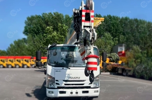 Автокран на шасси ISUZU 4x2 дв 139кВт/189л.с. VIGRUS STC12D5 г/п 12т 5 секций 34м. Фото 4