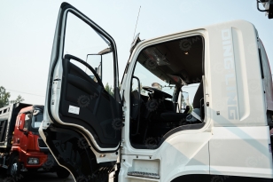 Бортовой грузовик ISUZU 6x6 дв 221kw c кму VIGRUS SHS3005A гп 12 тонн 5 секций, стрела 17,3м, кузов 6500мм, корзина. Фото 7