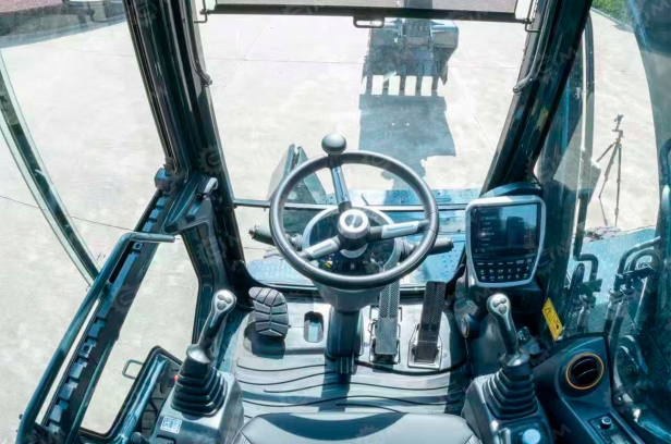 Экскаватор колесный HYUNDAI HW210 вес 21,9 т,  ковш 1м3. Фото 3