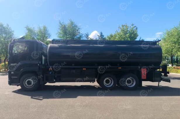 Бензовоз на шасси ISUZU 6х4 дв 221 kw бочка 15м3 5 секций алюминиевая бочка с системой для заправки. Фото 2