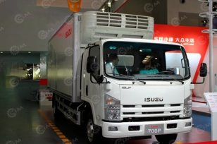 Фургон рефрижератор на шасси ISUZU 4х4 дв 139kw гп 5 тонн со спальником (фургон 5900х2200х2100, холодильная установка Carrier D7) боковая дверь. Фото 1