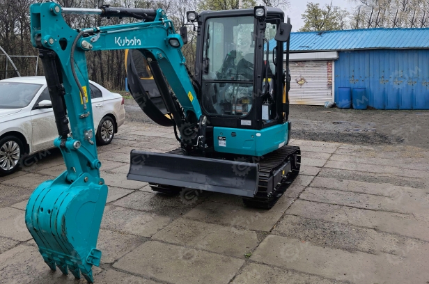 Мини-экскаватор Kubotа U30 с закрытой кабиной 3.8т, быстросъем. Фото 3