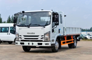 Бортовой грузовик ISUZU 4x2 дв 112kw EM7 кабина со спальным местом. Фото 1