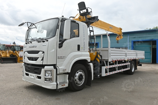 Бортовой грузовик ISUZU 4x2 дв 151kw гп 10 тонн кузов КМУ XCMG SQS200-5 гп 8т 5 секций стрела 18,6м кузов 7м. Фото 4