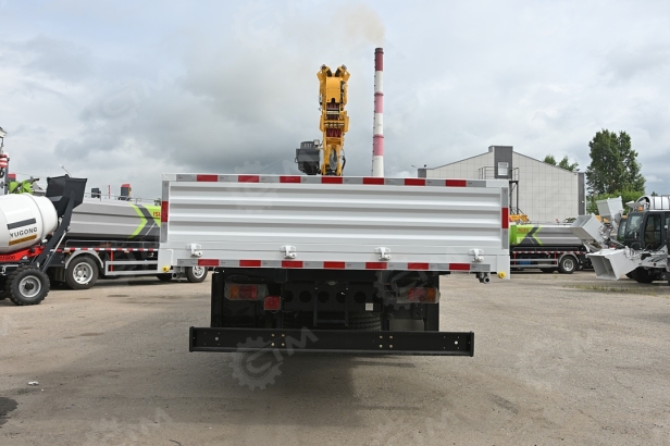 Бортовой грузовик ISUZU 4x2 дв 151kw гп 10 тонн кузов КМУ XCMG SQS200-5 гп 8т 5 секций стрела 18,6м кузов 7м. Фото 6