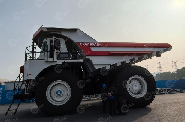 Карьерный самосвал CKMM CKG150AE гп 136 тонн. Фото 2