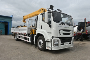 Бортовой грузовик ISUZU 4x2 дв 151kw гп 10 тонн кузов КМУ XCMG SQS200-5 гп 8т 5 секций стрела 18,6м кузов 7м. Фото 1