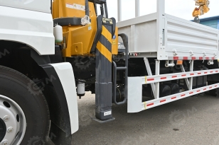 Бортовой грузовик ISUZU 4x2 дв 151kw гп 10 тонн кузов КМУ XCMG SQS200-5 гп 8т 5 секций стрела 18,6м кузов 7м. Фото 19