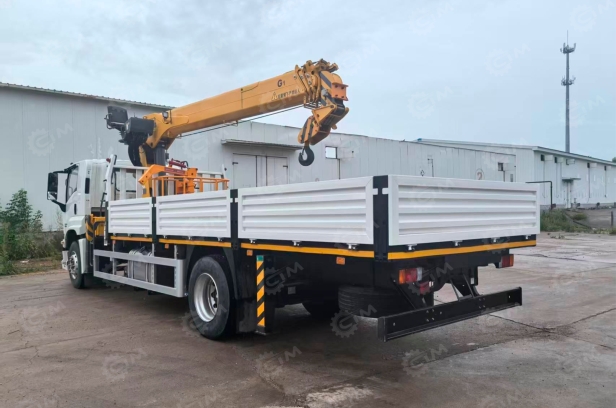 Бортовой грузовик ISUZU 4x2 дв 219kw c кму XCMG SQS200-5 гп 8 тонн 5 секций 18.6м кузов 6200*2450*550mm. Фото 2