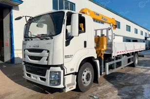 Бортовой грузовик ISUZU 4x2 дв 219kw c кму XCMG SQS125 гп 5 тонн 4 секции длина стрелы 11,2 м кузов 6200*2450*550mm. Фото 1