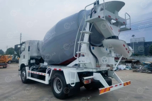 Автобетоносмеситель на шасси ISUZU 4х4 дв 150kw бочка 5 m³. Фото 4