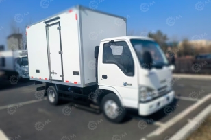 Фургон изотермический на шасси ISUZU 4х4 дв 94 kw двойная кабина (фургон3300*1850*1800) боковая дверь. Фото 1