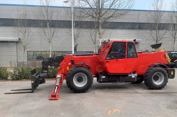 Телескопический погрузчик Yugong TR4014 4WD, крабовый ход, гп 4т, высота 14м,  дв YUCHAI 72KW, кондиционер, вилы+ ковш 2,5м3. Фото 2