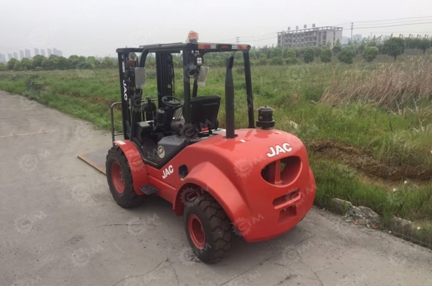 Вилочный погрузчик JAC CPCD35R4 гп 3,5 т, 4WD, вилы 1220 мм, высота подъема 3 метра, мачта 2 секции. Фото 3