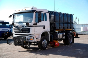 Комбинированная уборочная машина на базе шасси Shacman L3000 4х2 дв 174 Kw пластиковый бак 10м3 средняя щетка. Фото 7