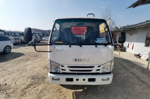 Смеситель кормораздатчик на шасси ISUZU 4х2 дв. 88kw 8m³. Фото 3