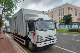 Фургон изотермический на шасси ISUZU 4х4 дв 139 kw гп 8т (фургон 5200х2420х2100mm). Фото 1