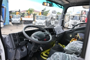 Эвакуатор на шасси ISUZU 4x4	дв 139kw гп 5т сдвижная  платформа 5,6м подъёмный механизм. Фото 15