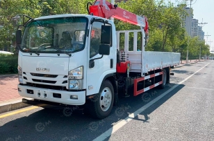 Бортовой грузовик ISUZU 4x2 дв 138kw c кму без сиденья WANBANG SQS125 гп 5т, 4 секции, с отрицательным углом, стрела 9,4м, кузов 6000*2400*550, ямобур длина 2350мм, ширина 300мм. Фото 1