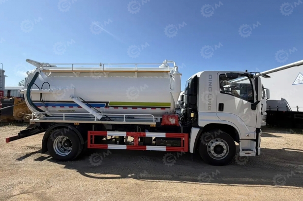 Илосос на шасси ISUZU 4x2 дв 165KW бочка 12м3 насос Weilong 65QZXDH-110/7000. Фото 2