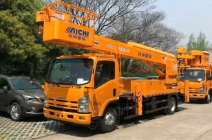 Автовышка AICHI на шасси ISUZU 4Х2 дв 139kw высота подъёма 28,9м. Фото 1
