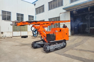 Сваебойная установка на гусеничном ходу VIGRUS MZ460Y-3. Фото 1