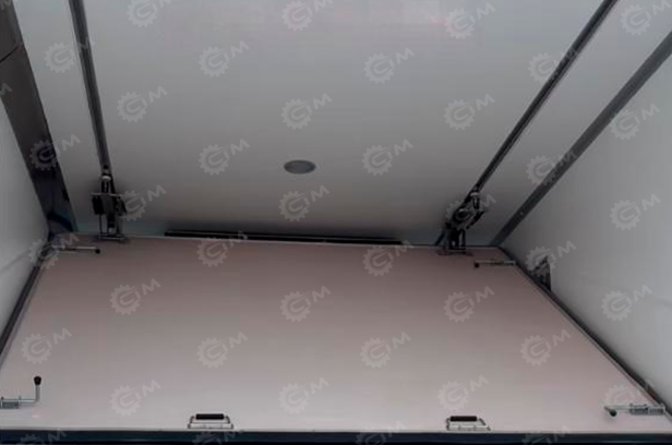 Фургон рефрижератор на шасси ISUZU 4х4 дв 94kw (фургон 4000x1900x1800, холодильная установка Carrier C-400) с боковой дверью, высота пола кузова от уровня земли 1,1 м, перегородка внутри кузова. Фото 2