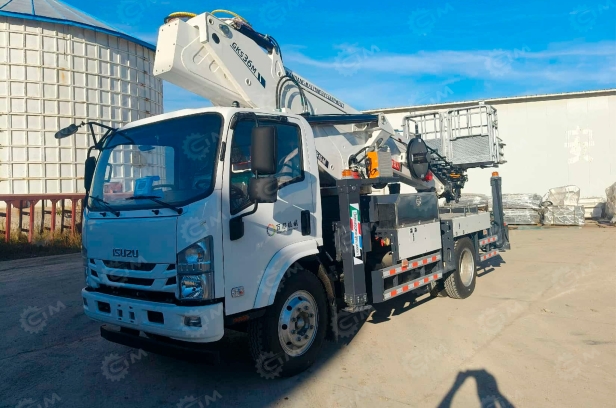 Автовышка WANBANG GKS36 на шасси ISUZU 4Х2 дв 138kw высота подъёма 36м гп корзины 400кг, шасси QL1110ANLAY. Фото 2