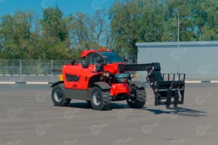 Телескопический погрузчик Yugong TR625 гп 2,5т высота 6м, ковш 1,5м3, щетка подметальная, вилы паллетные поворотные. Фото 1