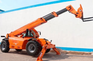 Телескопический погрузчик Yugong TR4014 4WD, крабовый ход, гп 4т, высота 14м,  дв YUCHAI 72KW, кондиционер, вилы+ ковш 2,5м3, щетка подметальная. Фото 1