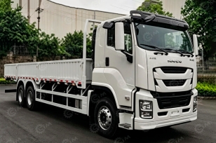 Бортовой грузовик ISUZU 6x6 дв 279kw c кму XCMG SQZ300.3 гп 12 тонн, 5 секций, стрела 9,78м, кузов 8000х2430х600. Фото 1