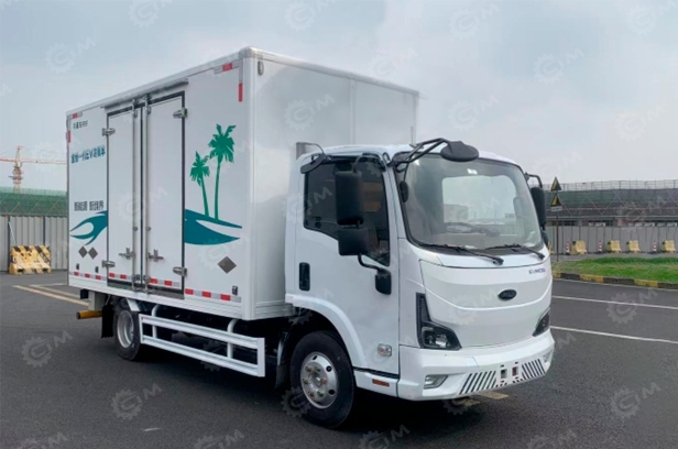 Автоцистерна на электрическом шасси ISUZU 4х2 дв 65kw цистерна 4м3 с термоизоляцией, с насосом. Назначение-перевозка питьевой воды. Фото 2