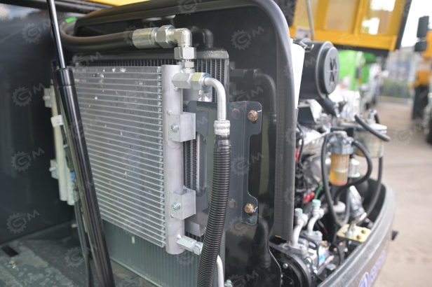 Мини-экскаватор RIPPA R350 с поворотной стрелой, дв Kubota V1505, 4 цилиндра с быстросъемом, двухканальный контур, дополнительная гидролиния. Фото 15