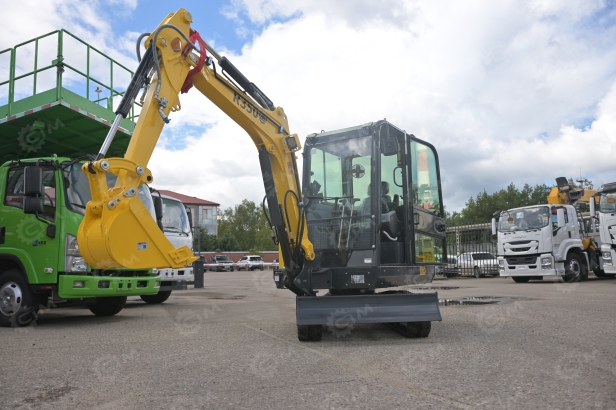 Мини-экскаватор RIPPA R350 с поворотной стрелой, дв Kubota V1505, 4 цилиндра с быстросъемом, двухканальный контур, дополнительная гидролиния. Фото 17