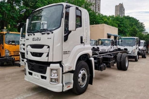 Эвакуатор на шасси ISUZU 4x2 дв 164kw гп 7т сдвижная платформа 6,8м, лебедка. Фото 1