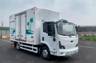 Автоцистерна на электрическом шасси ISUZU 4х2 дв 65kw цистерна 4м3 с термоизоляцией, с насосом. Назначение-перевозка питьевой воды. Фото 2