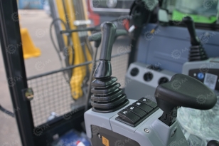 Мини-экскаватор RIPPA R350 с поворотной стрелой, дв Kubota V1505, 4 цилиндра с быстросъемом, двухканальный контур, дополнительная гидролиния. Фото 7