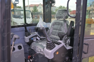 Мини-экскаватор RIPPA R350 с поворотной стрелой, дв Kubota V1505, 4 цилиндра с быстросъемом, двухканальный контур, дополнительная гидролиния. Фото 8