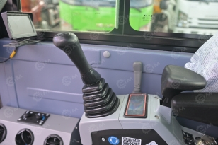 Мини-экскаватор RIPPA R350 с поворотной стрелой, дв Kubota V1505, 4 цилиндра с быстросъемом, двухканальный контур, дополнительная гидролиния. Фото 9