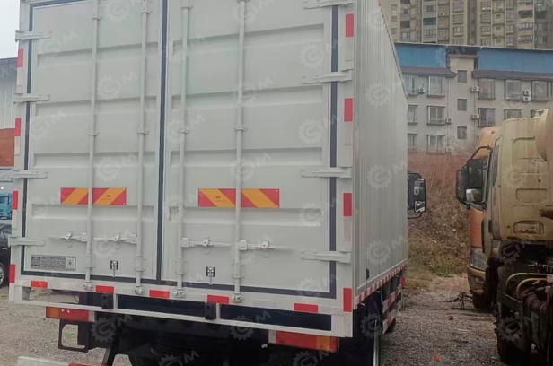 Фургон "Бабочка" на  шасси ISUZU 4х2 дв 177Kw, фургон 6300х2400х2400. Фото 2