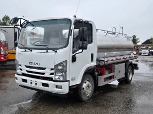 Автоцистерна на шасси ISUZU 4х2 дв 139kw цистерна 5м3 для перевозки питьевой воды, 2 отсека оснащенные трубопроводами, площадки по бокам, ящик из нержавеющей стали, 2 трубы по бокам. Фото 1