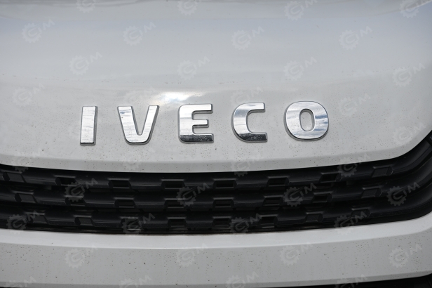 Автобус IVECO 4х4 8 мест (включая водителя) дв 132kw 2,9л. Фото 6