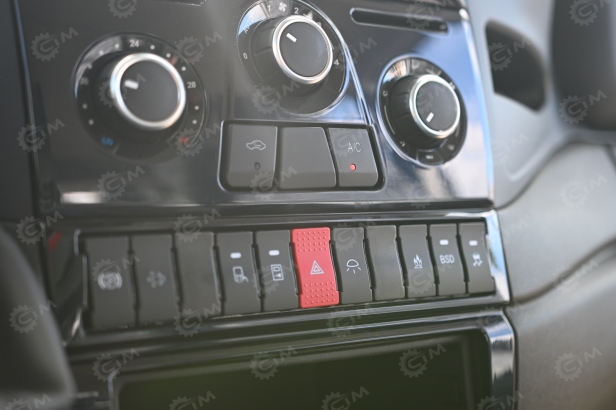 Автобус IVECO 4х4 8 мест (включая водителя) дв 132kw 2,9л. Фото 17
