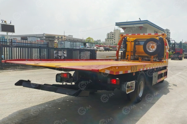 Эвакуатор на шасси ISUZU 4x2 дв 139kw гп 5т сдвижная  платформа 7,2м, лебедка. Фото 2