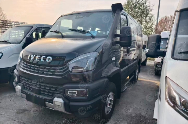 Автобус IVECO 4х4 8 мест (включая водителя) дв 132kw 2,8л АКПП повышенная проходимость. Фото 3