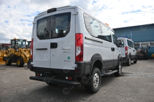 Автобус IVECO 4х4 8 мест (включая водителя) дв 132kw 2,9л. Фото 3