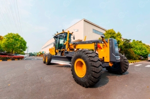 Автогрейдер FTJ GR3005TIV нож, 7-зубый рыхлитель. Фото 1