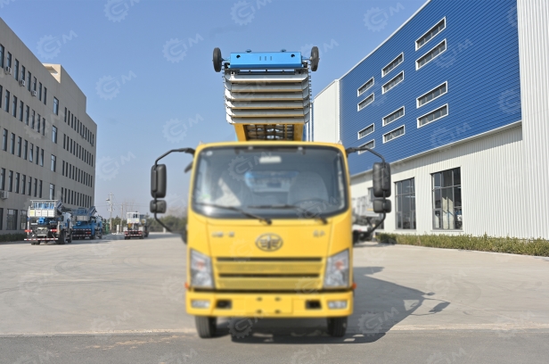 Автолестница на шасси ISUZU 4Х2 дв 150kw высота подъёма 45м. Фото 4