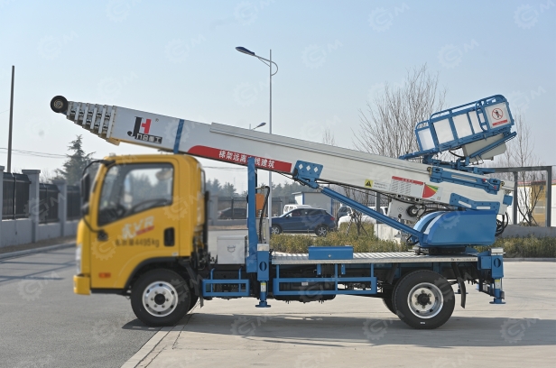 Автолестница на шасси ISUZU 4Х2 дв 150kw высота подъёма 45м. Фото 5