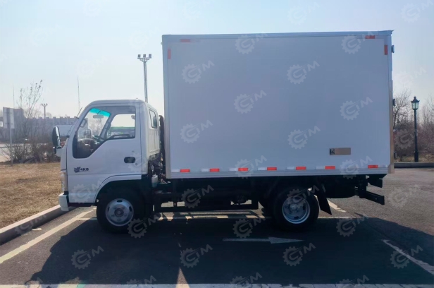 Фургон изотермический на шасси ISUZU 4х4 дв 94 kw (фургон 3300х1850х1800) под категорию B. Фото 2